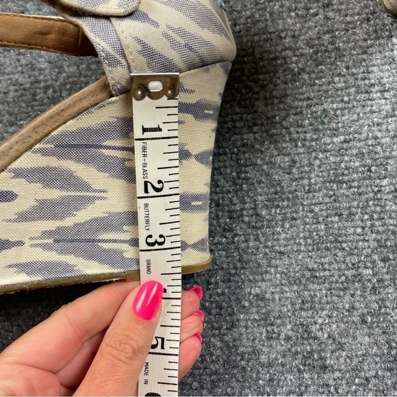 TOMS Women’s Blue/White Aztec Print Canvas Wedge Sandal size: 10 - Picture 7 of 9